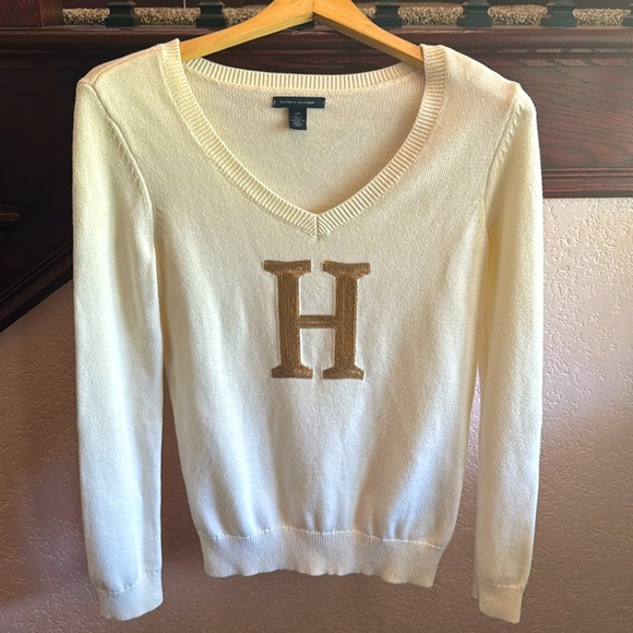 Tommy Hilfiger Sweaters - Tommy Hilfiger Women’s Size Small White Oval V Neck Academia Preppy H Sweater